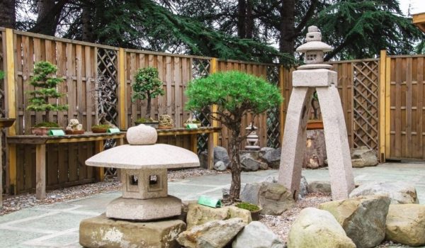 Japanese-garden_rng_Shutterstock