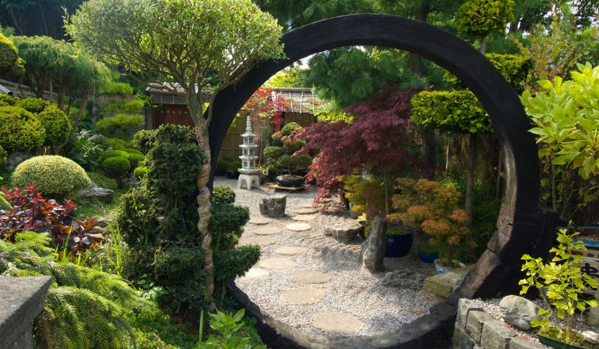 B2XKHY Japanese style garden with moon gate rocks shrubs and trees design by George Nesfield Willerby East Yorkshire England UK Europe